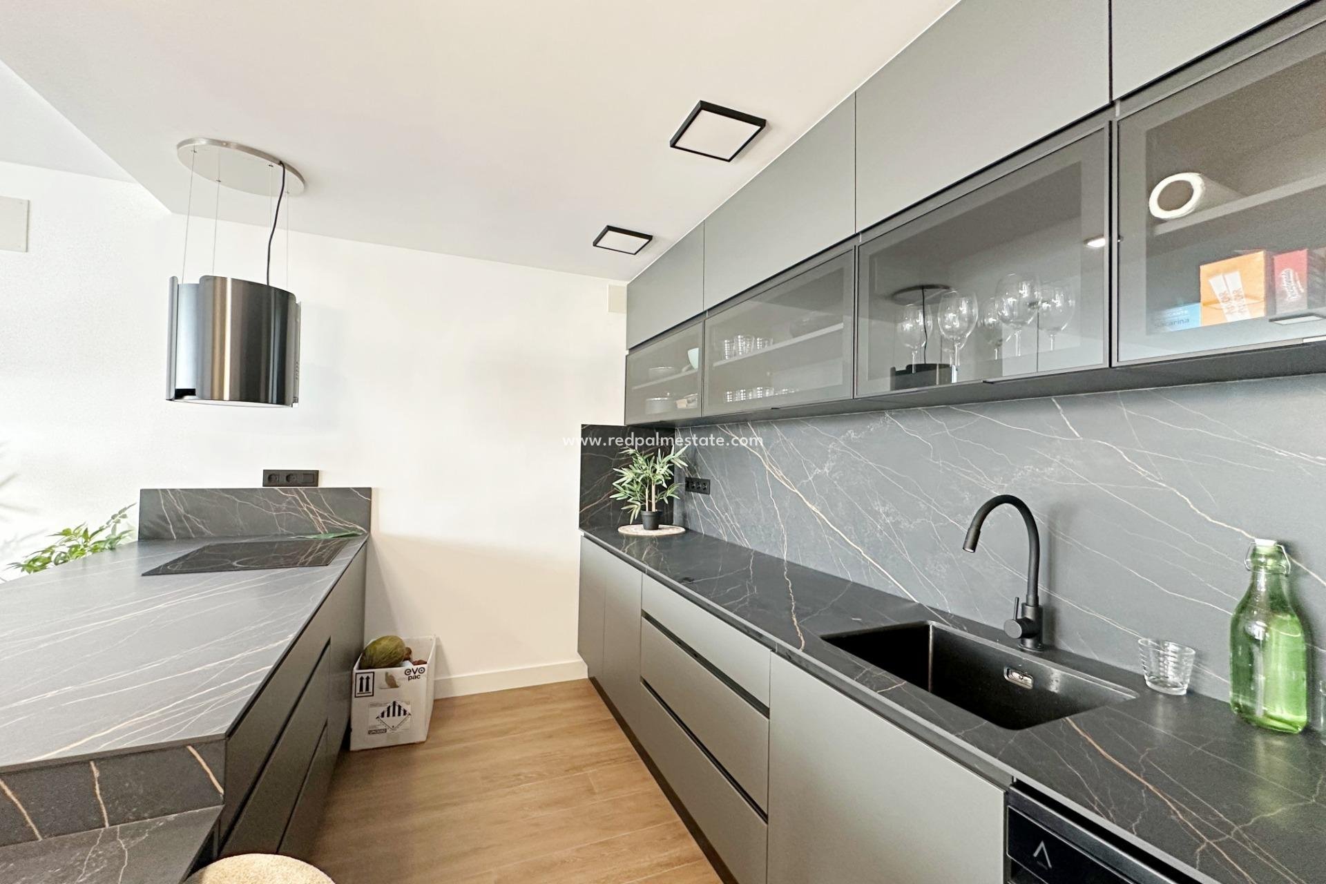 Återförsäljning - Radhus -
Torrevieja - Calas blanca