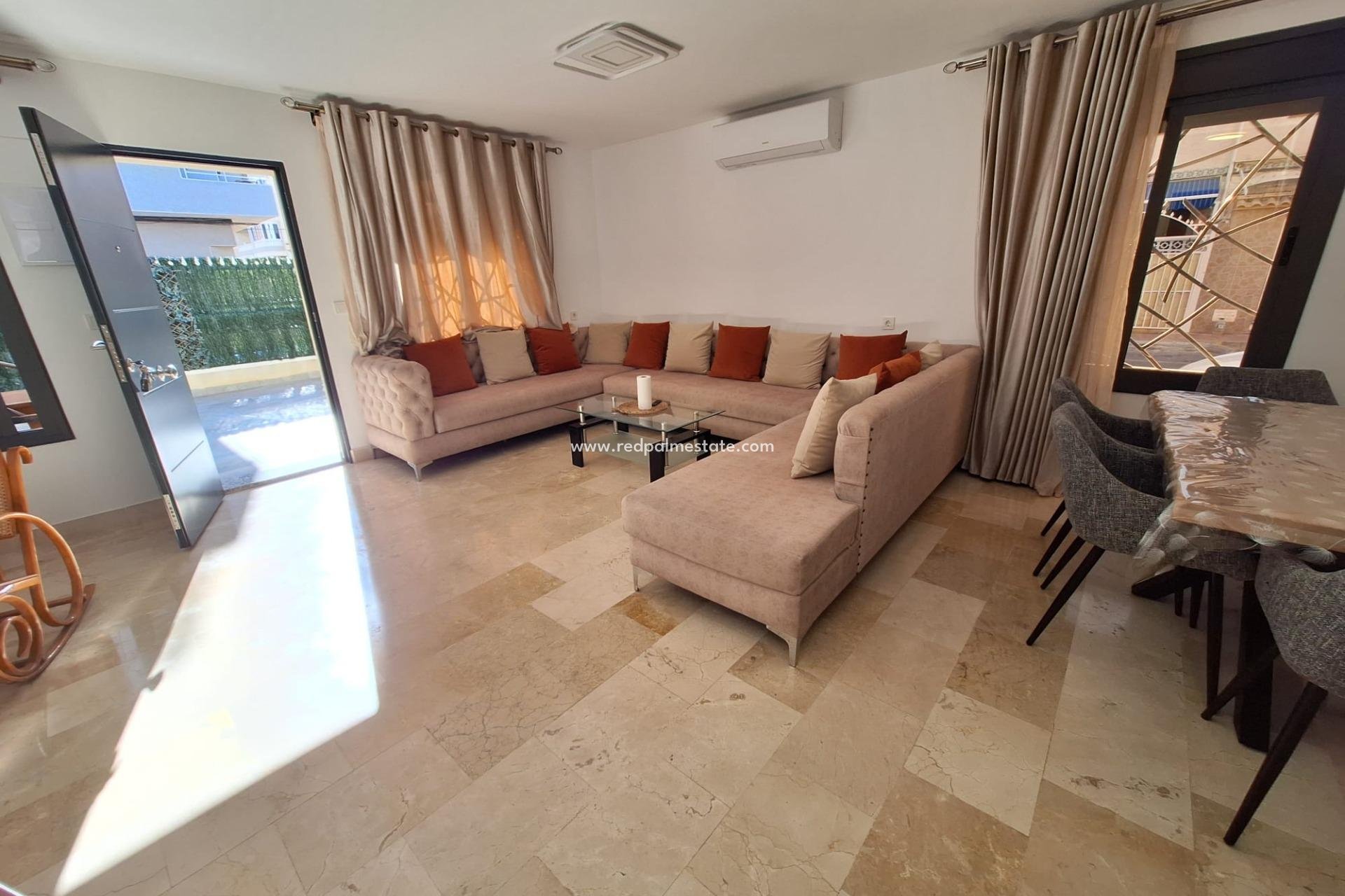 Återförsäljning - Radhus -
Torrevieja - Centro Torrevieja