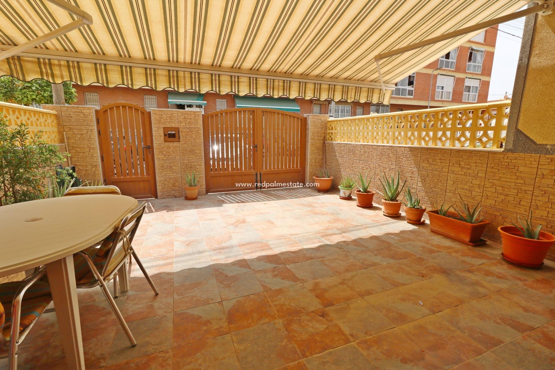 Återförsäljning - Radhus -
Torrevieja - El Acequión - Los Náufragos