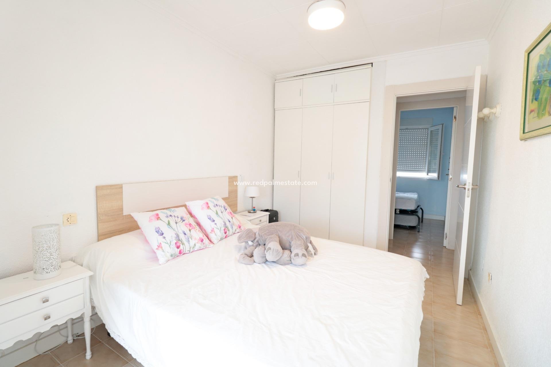 Återförsäljning - Radhus -
Torrevieja - El Acequión - Los Náufragos