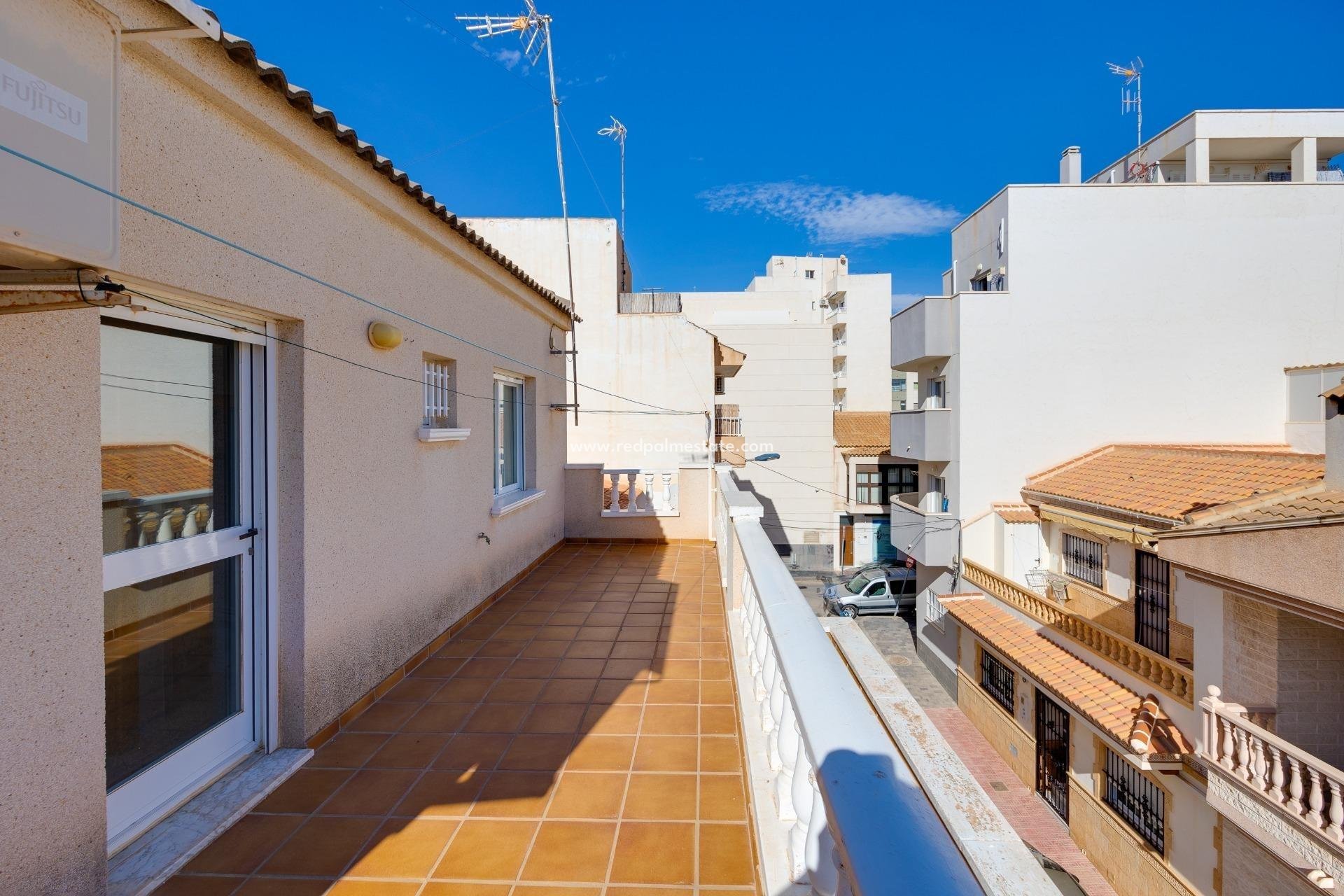 Återförsäljning - Radhus -
Torrevieja - Estacion de autobuses