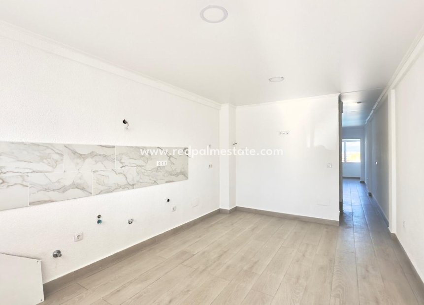 Återförsäljning - Radhus -
Torrevieja - La Mata