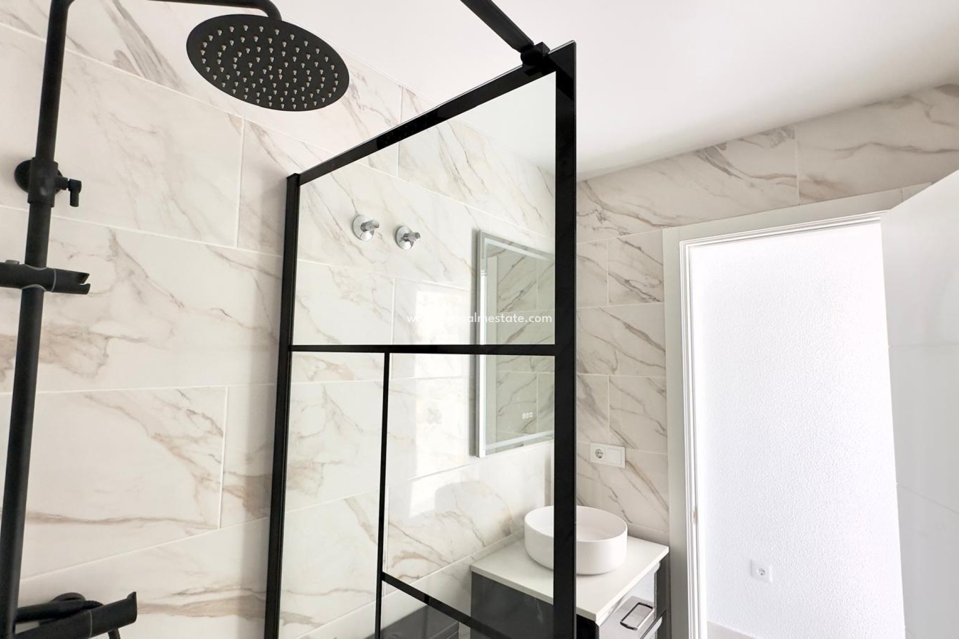 Återförsäljning - Radhus -
Torrevieja - La Mata