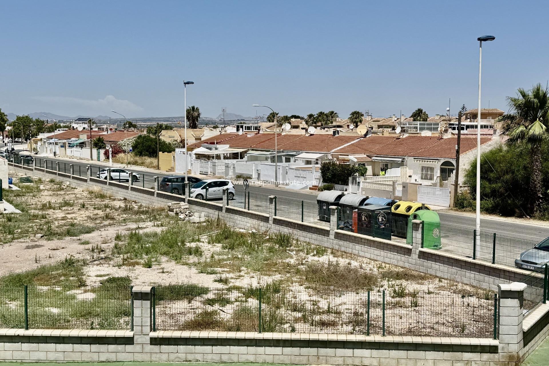 Återförsäljning - Radhus -
Torrevieja - La Siesta - El Salado - Torreta