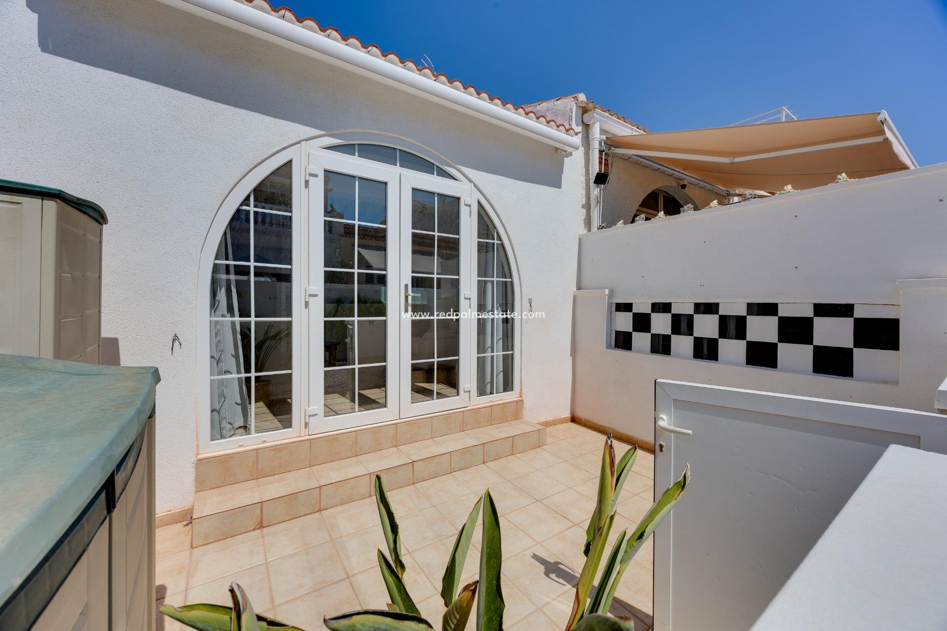 Återförsäljning - Radhus -
Torrevieja - La Siesta - El Salado - Torreta