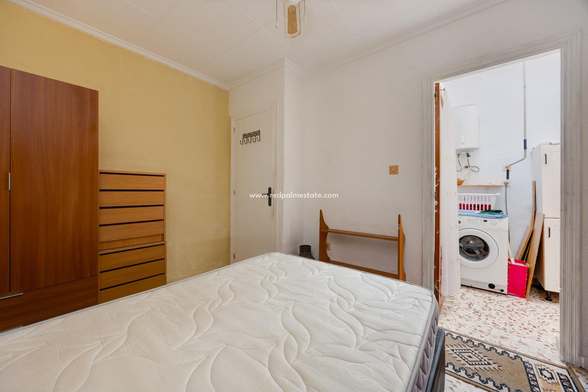 Återförsäljning - Radhus -
Torrevieja - La Siesta - El Salado - Torreta