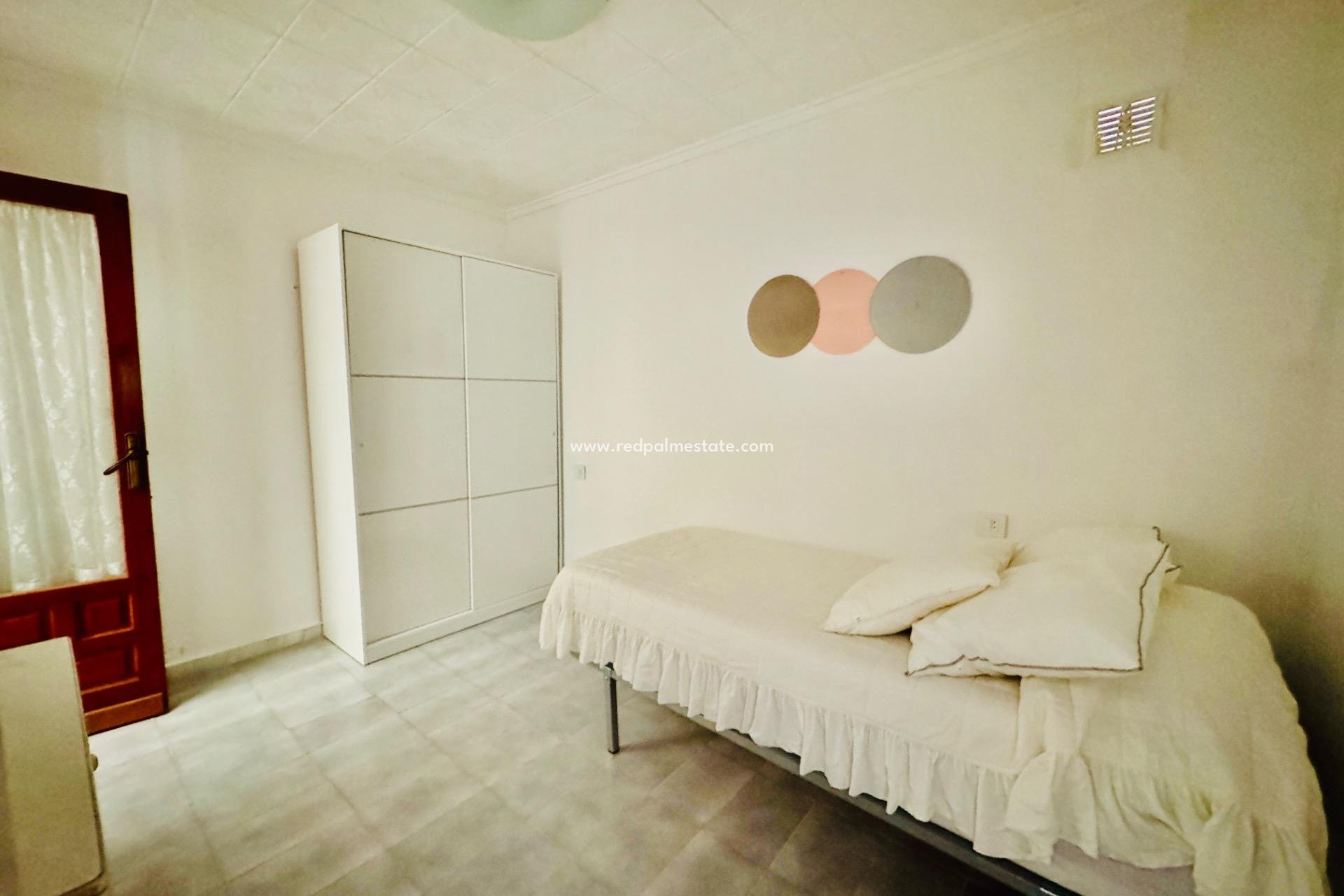 Återförsäljning - Radhus -
Torrevieja - La Siesta - El Salado - Torreta