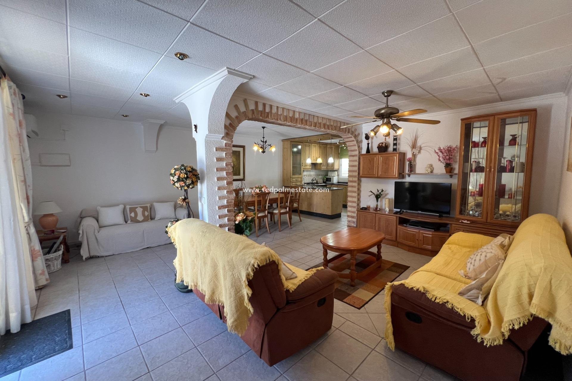 Återförsäljning - Radhus -
Torrevieja - La Siesta - El Salado -  Torreta