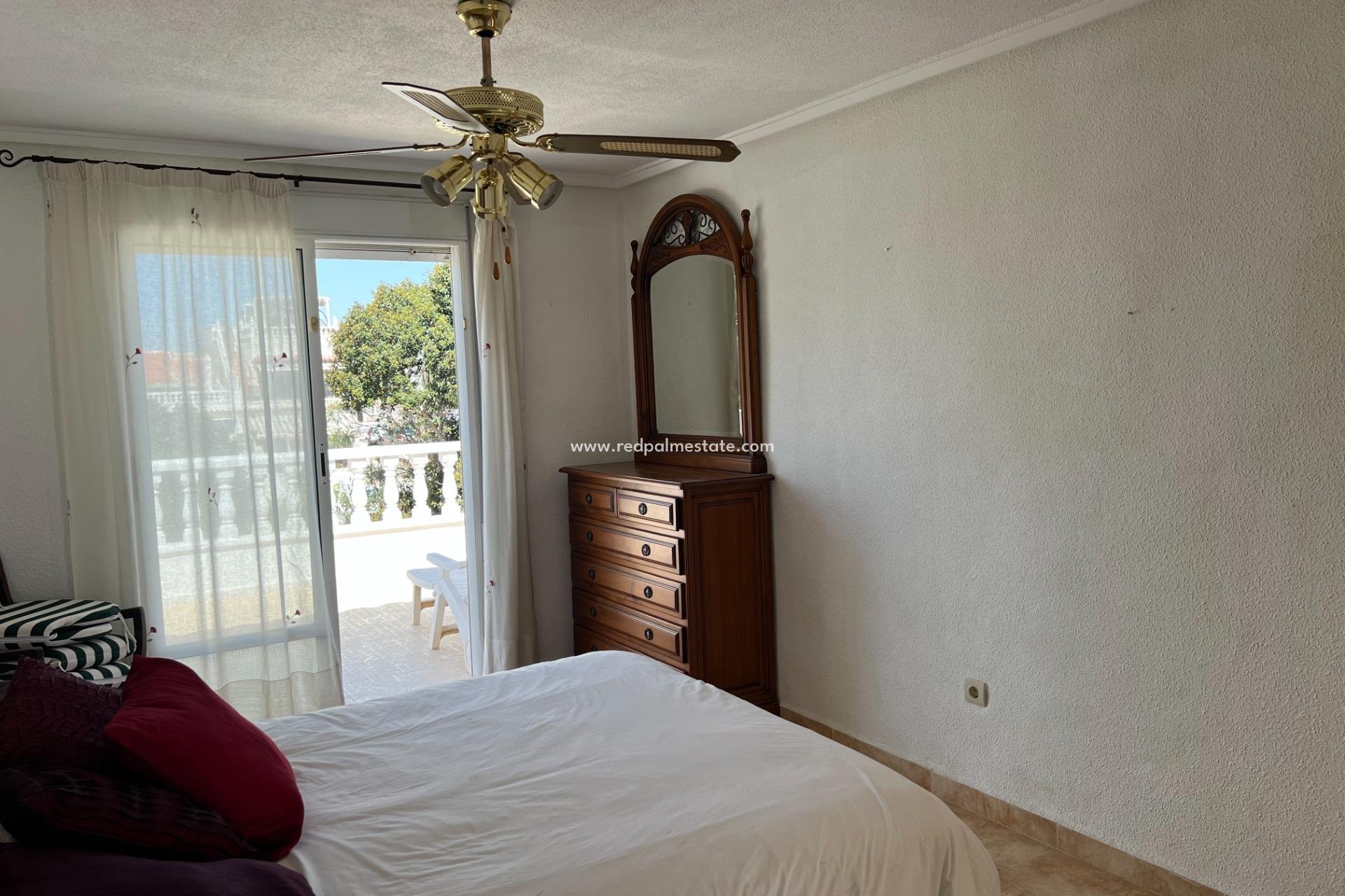 Återförsäljning - Radhus -
Torrevieja - La Siesta - El Salado -  Torreta