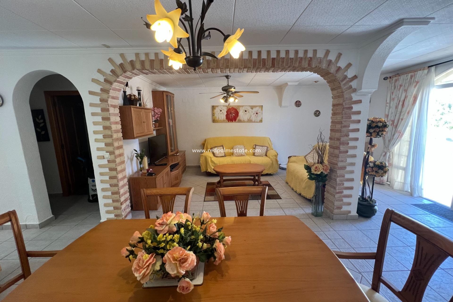 Återförsäljning - Radhus -
Torrevieja - La Siesta - El Salado -  Torreta