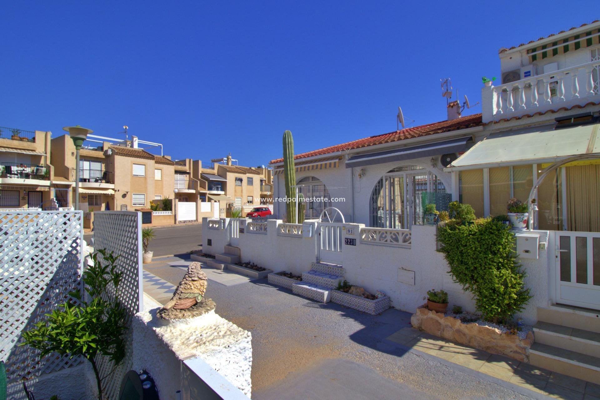 Återförsäljning - Radhus -
Torrevieja - La Siesta - El Salado -  Torreta