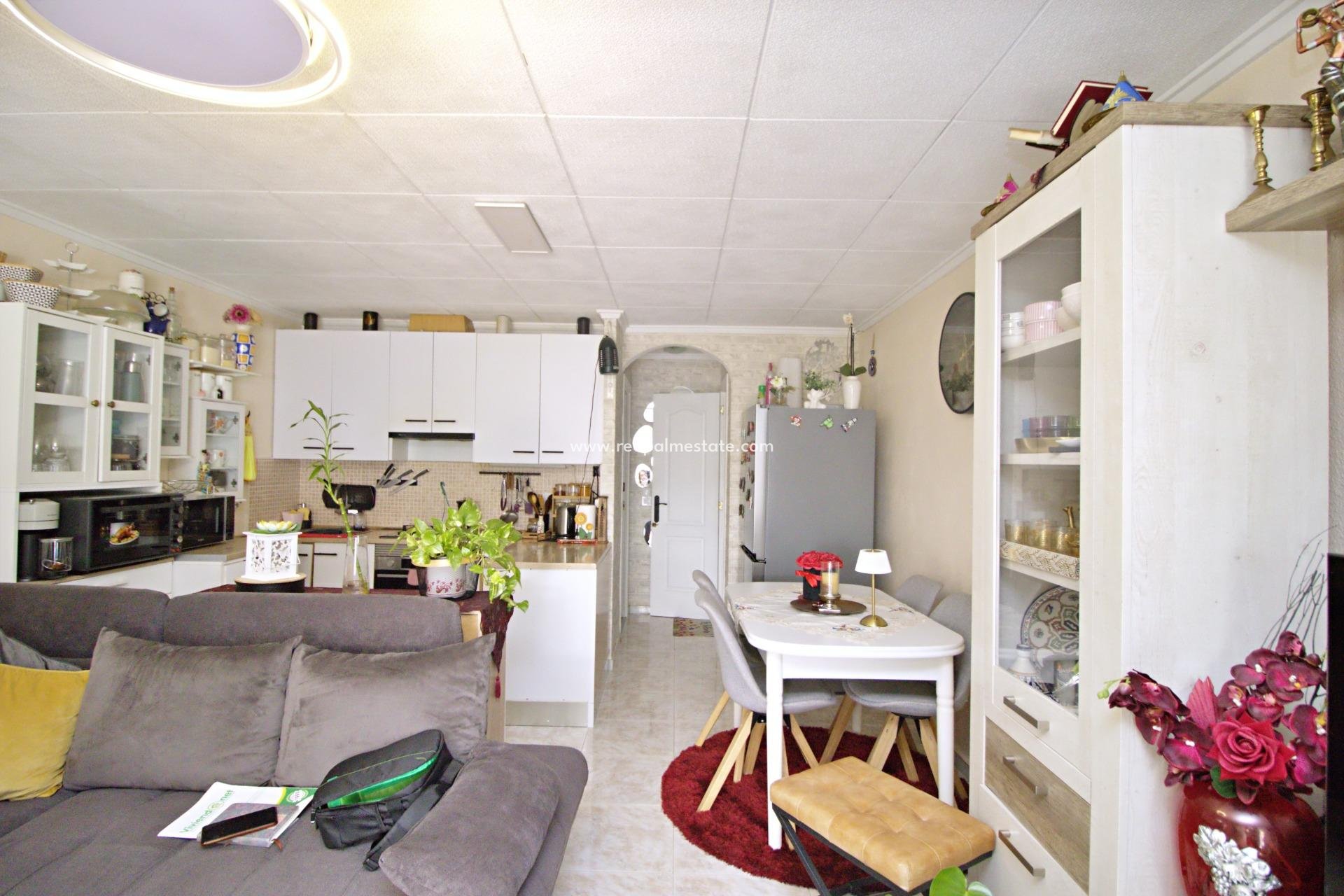 Återförsäljning - Radhus -
Torrevieja - La Siesta - El Salado -  Torreta