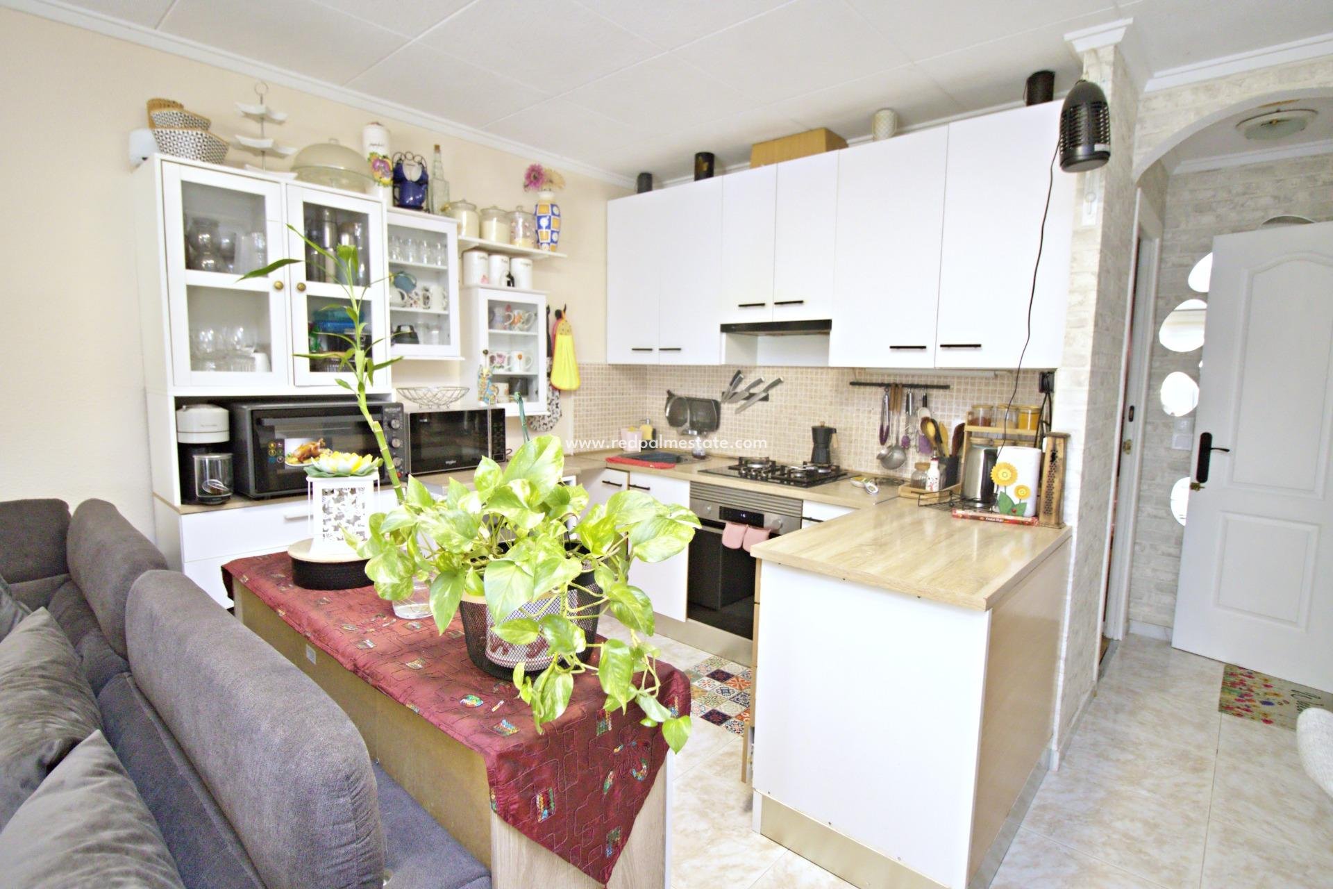 Återförsäljning - Radhus -
Torrevieja - La Siesta - El Salado -  Torreta