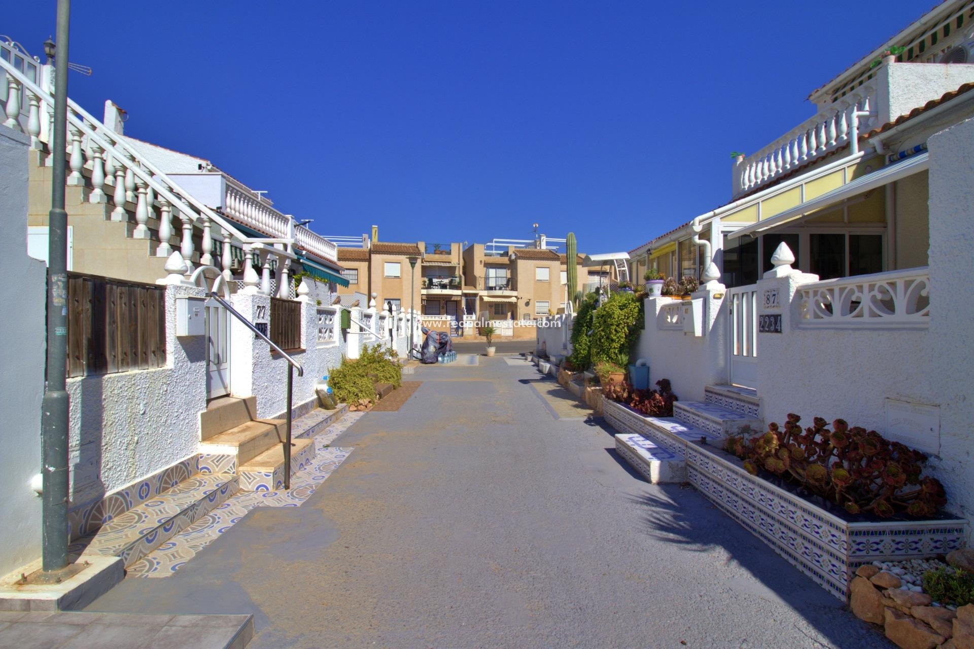 Återförsäljning - Radhus -
Torrevieja - La Siesta - El Salado -  Torreta