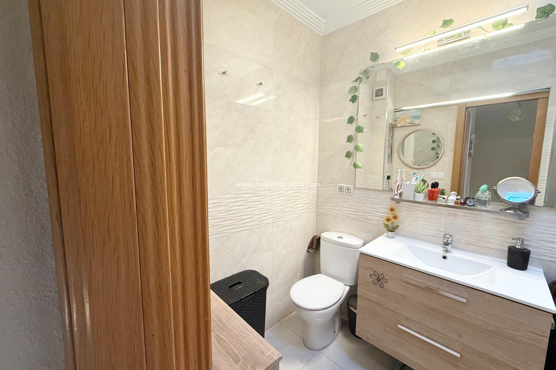 Återförsäljning - Radhus -
Torrevieja - La Siesta - El Salado -  Torreta