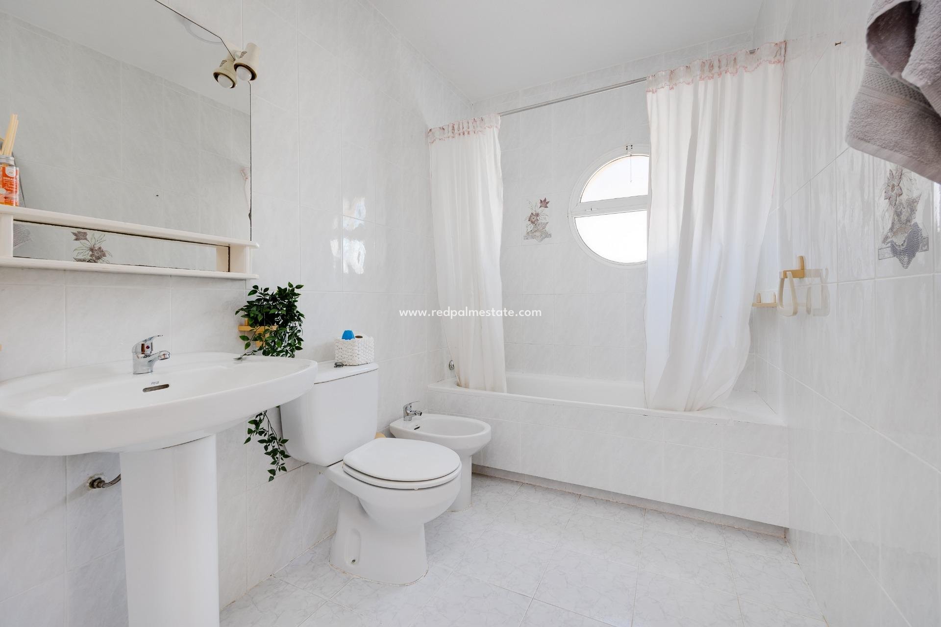 Återförsäljning - Radhus -
Torrevieja - La Siesta - El Salado -  Torreta