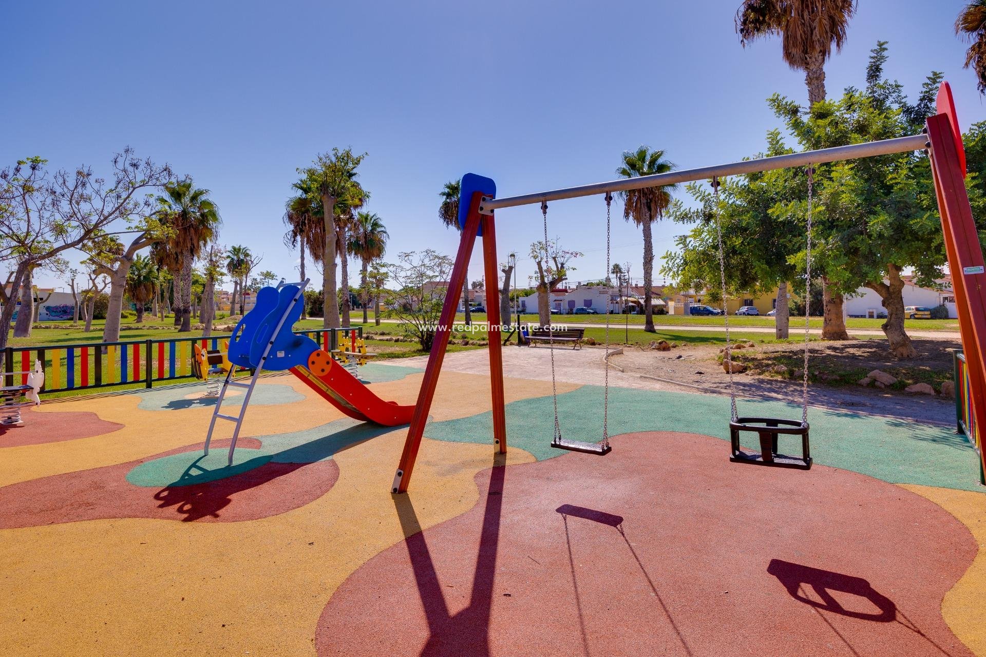 Återförsäljning - Radhus -
Torrevieja - La Siesta - El Salado -  Torreta