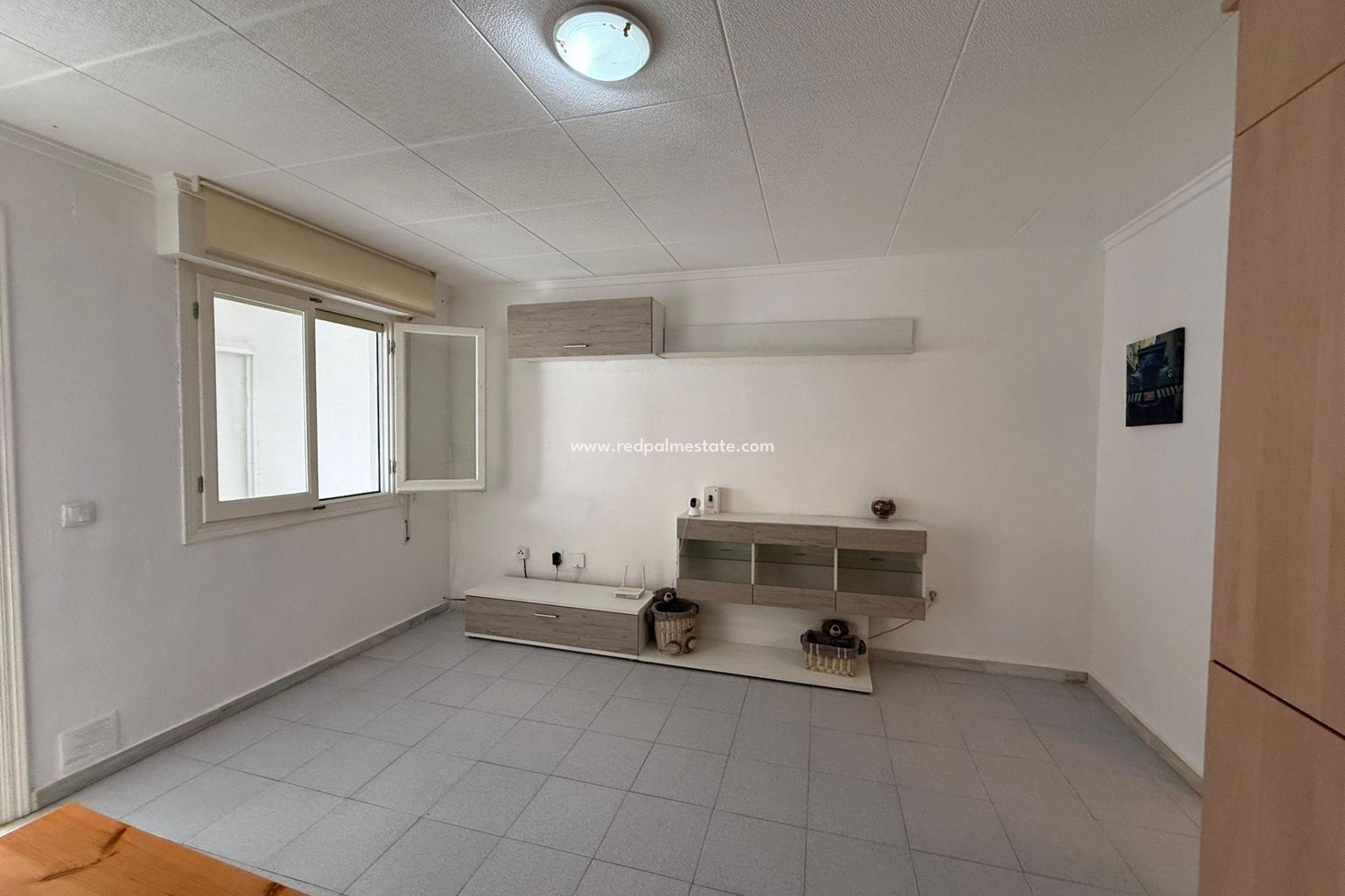 Återförsäljning - Radhus -
Torrevieja - La Siesta - El Salado - Torreta