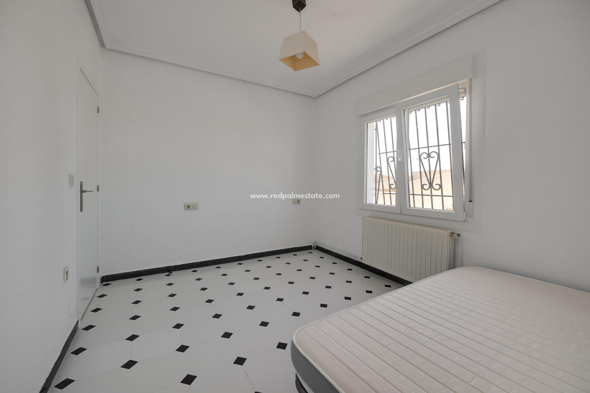 Återförsäljning - Radhus -
Torrevieja - La Siesta - El Salado - Torreta