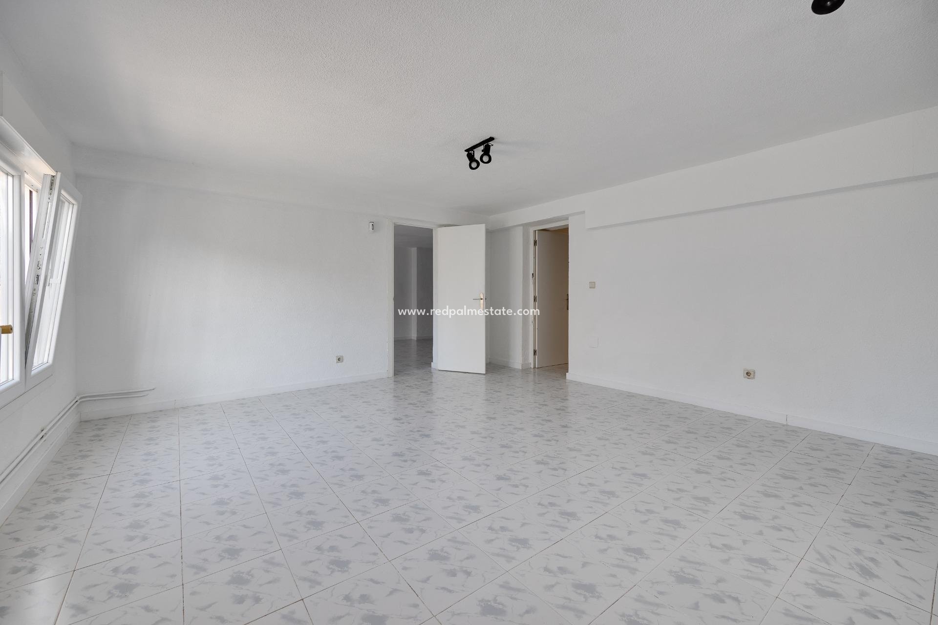 Återförsäljning - Radhus -
Torrevieja - La Siesta - El Salado - Torreta