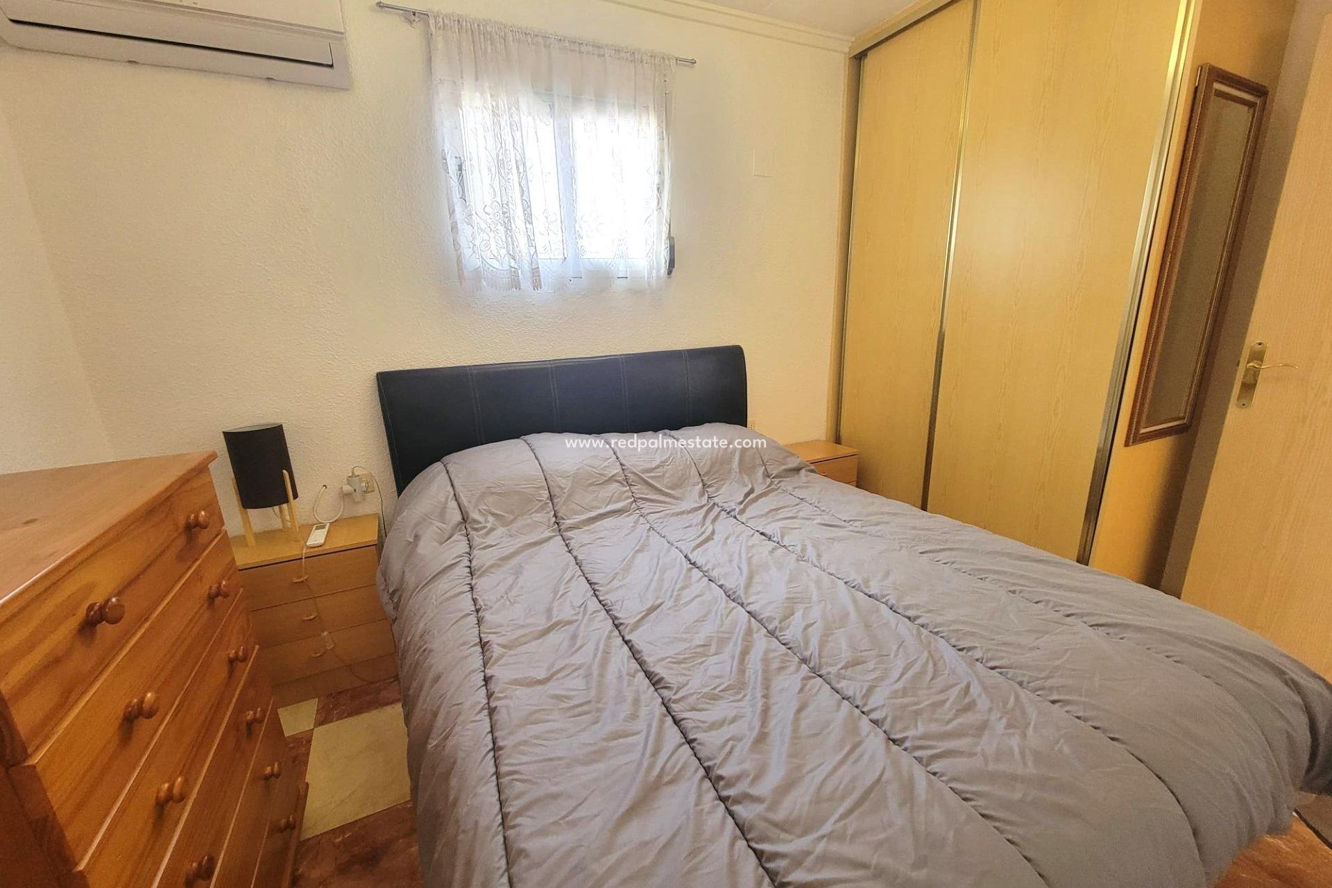 Återförsäljning - Radhus -
Torrevieja - La Siesta - El Salado - Torreta