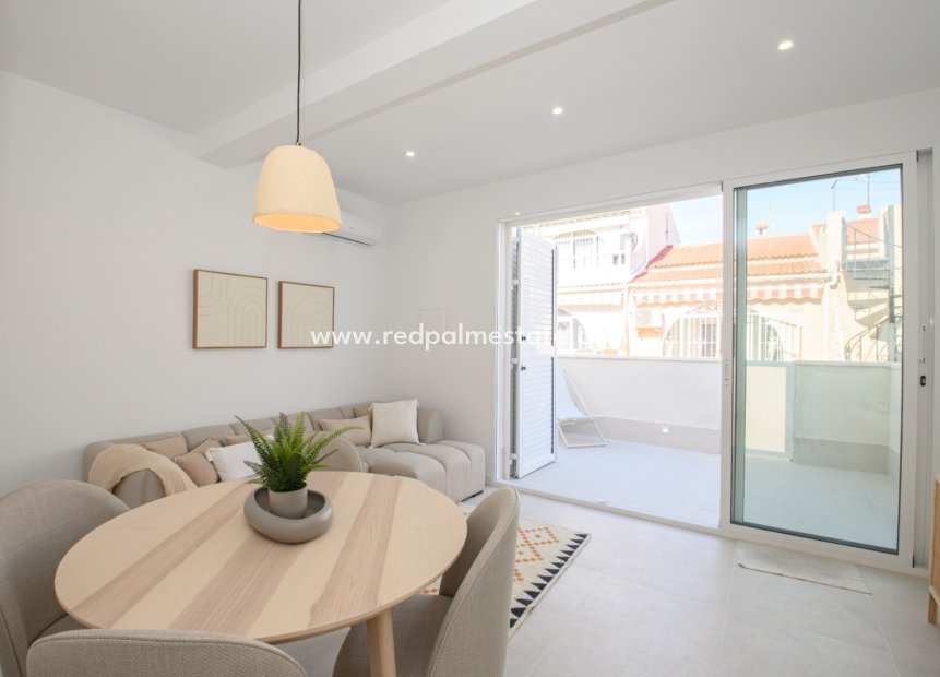 Återförsäljning - Radhus -
Torrevieja - La Siesta - El Salado -  Torreta