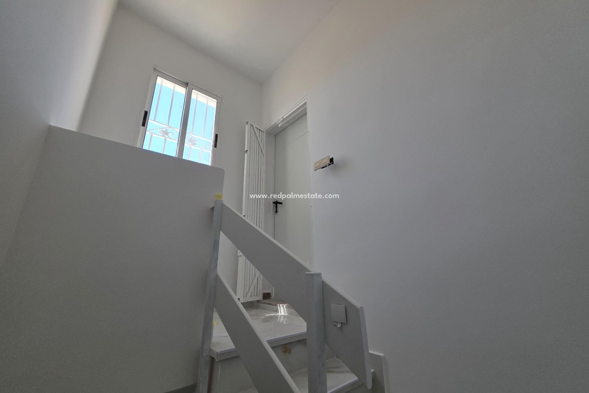 Återförsäljning - Radhus -
Torrevieja - La Siesta - El Salado - Torreta