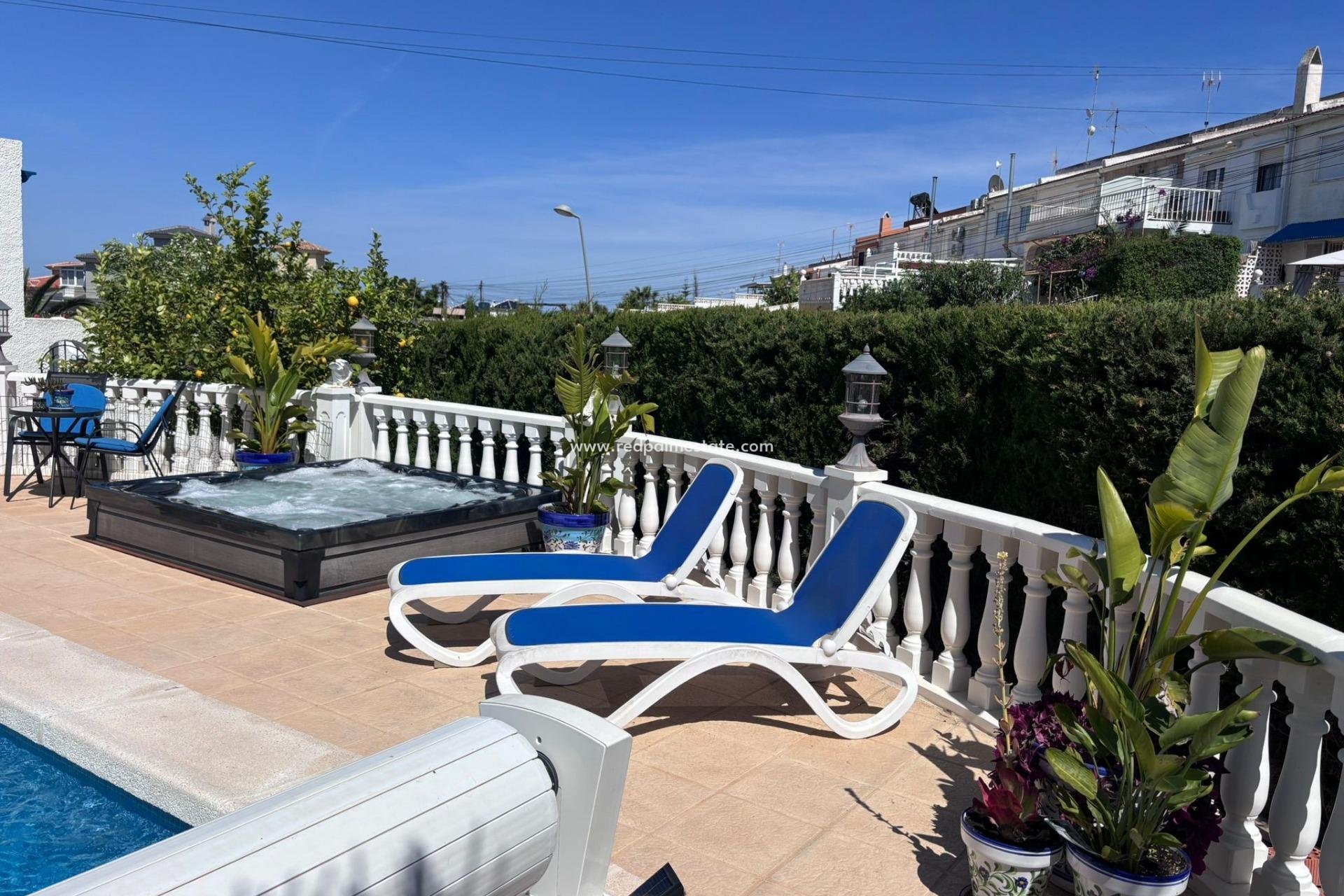 Återförsäljning - Radhus -
Torrevieja - Los balcones