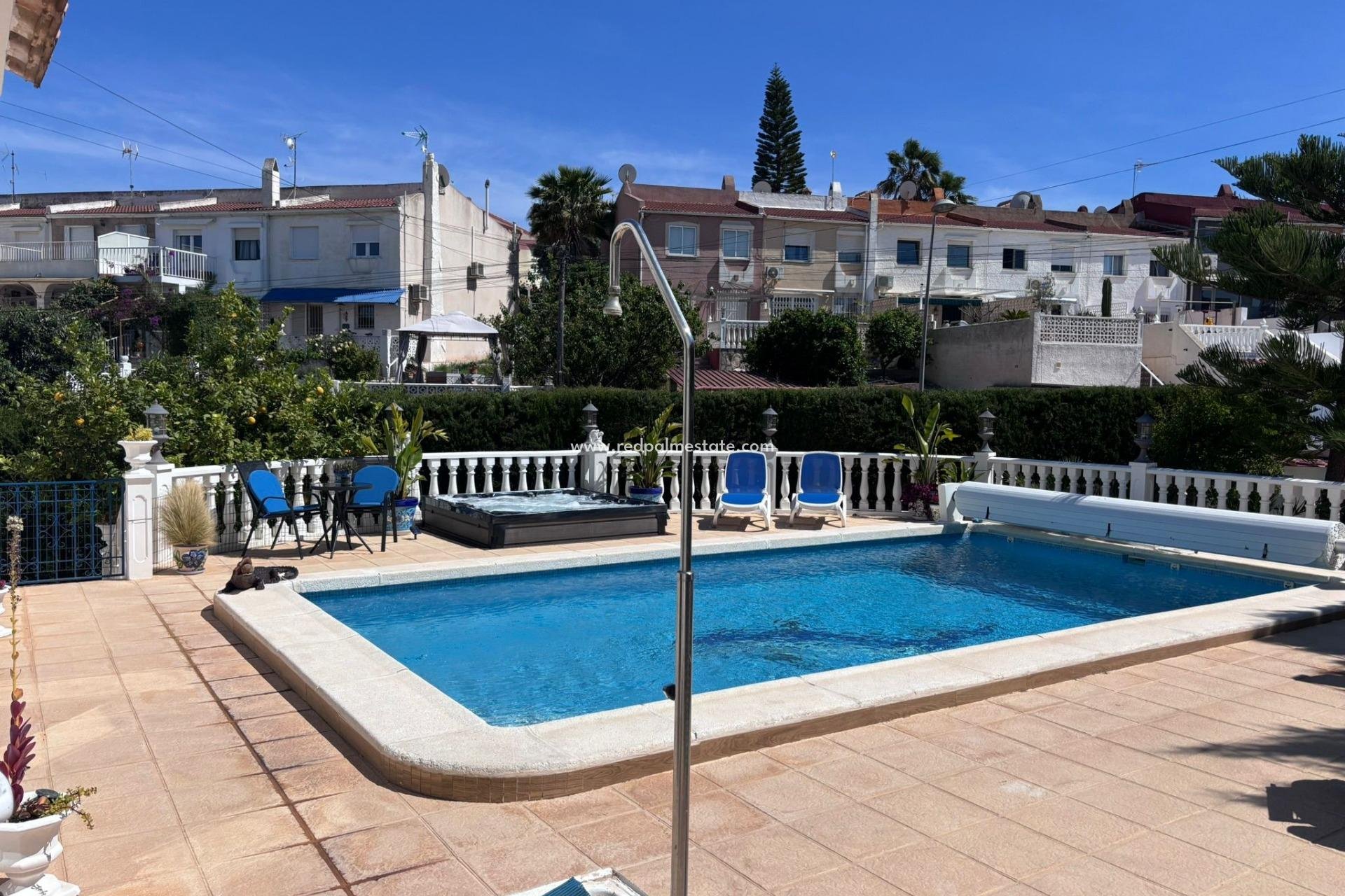 Återförsäljning - Radhus -
Torrevieja - Los balcones