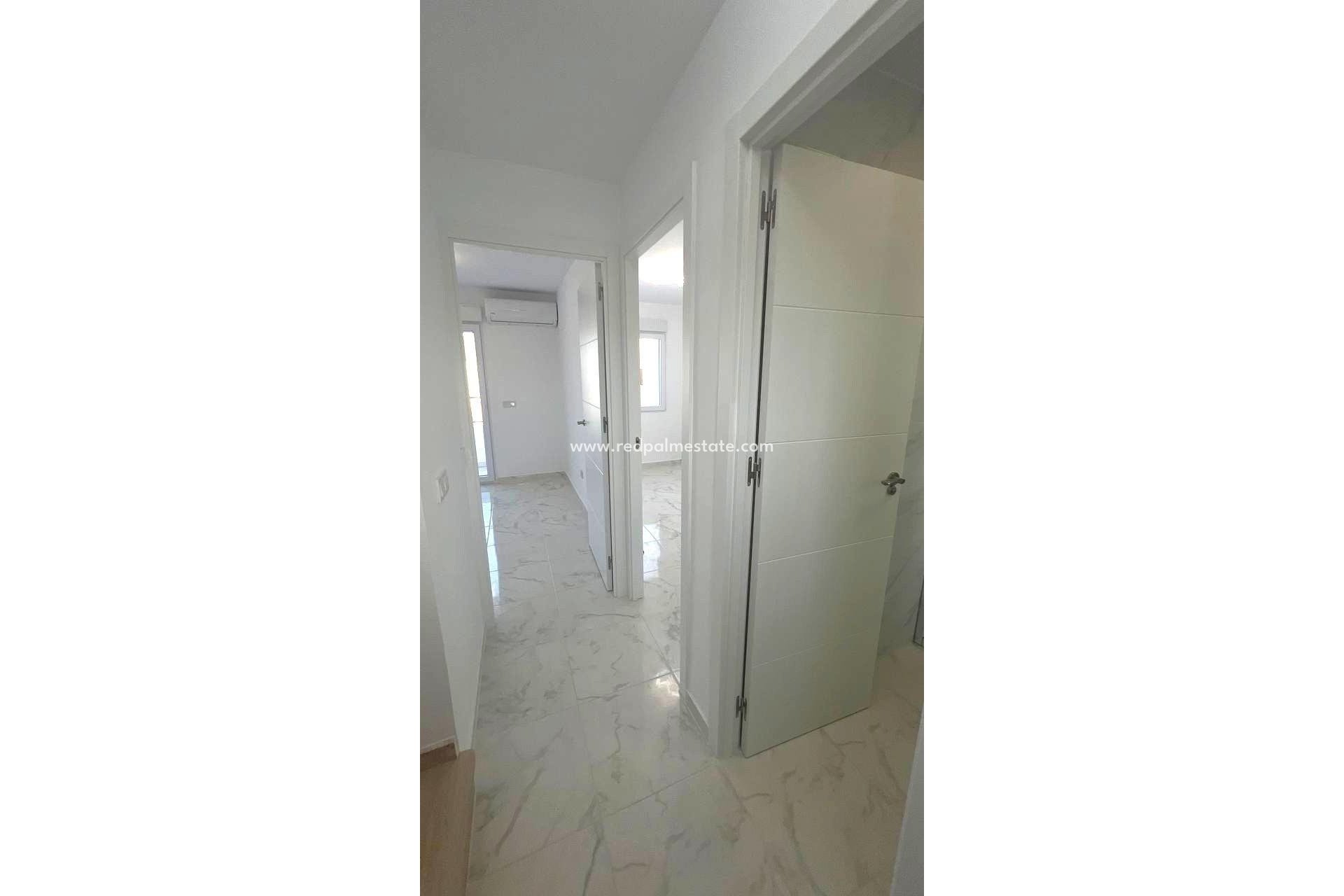 Återförsäljning - Radhus -
Torrevieja - Los balcones