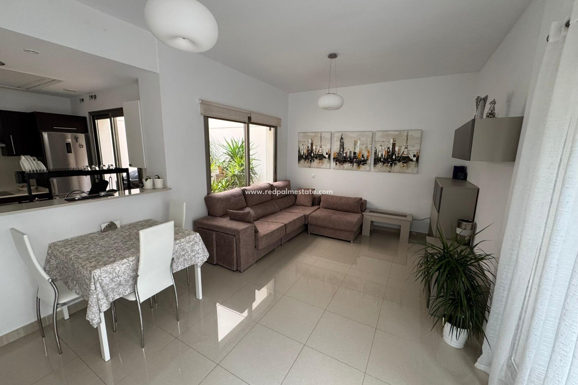Återförsäljning - Radhus -
Torrevieja - Punta prima