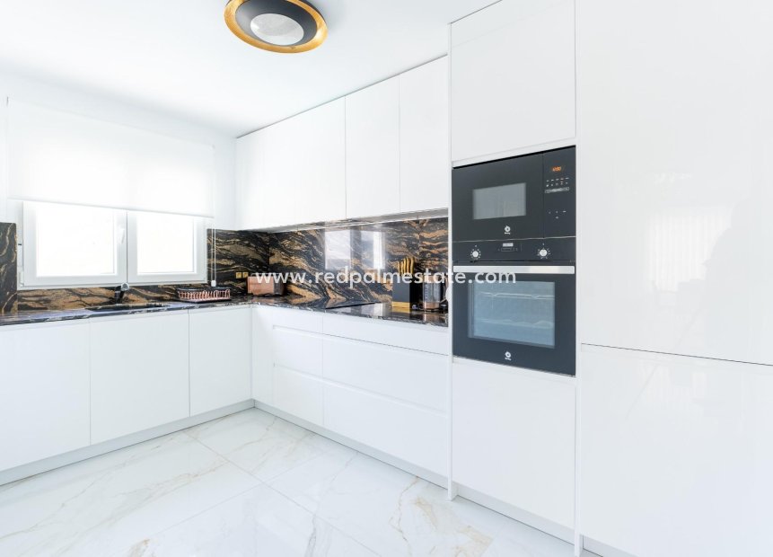 Återförsäljning - Radhus -
Torrevieja - Punta prima