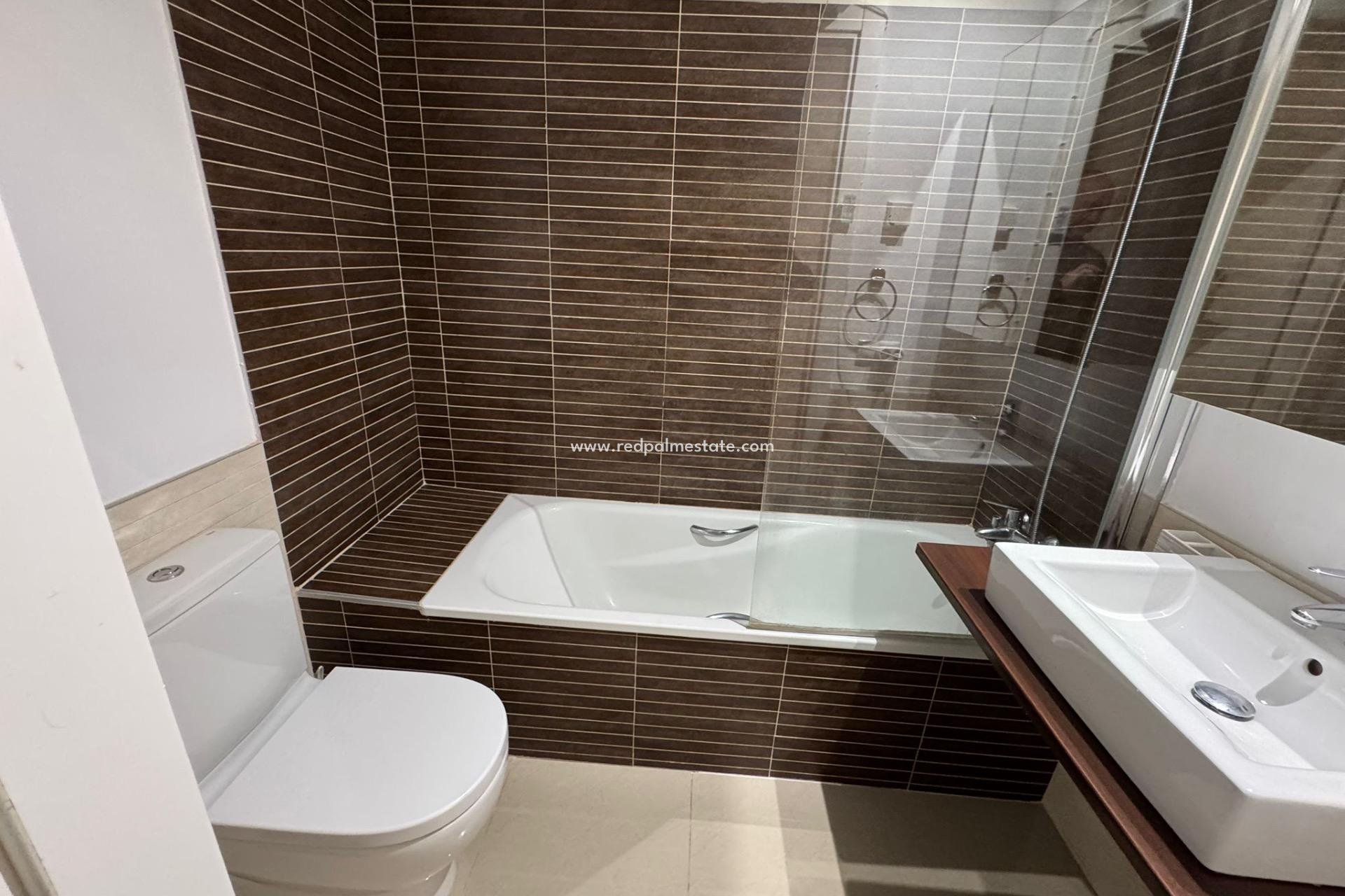 Återförsäljning - Radhus -
Torrevieja - Punta prima