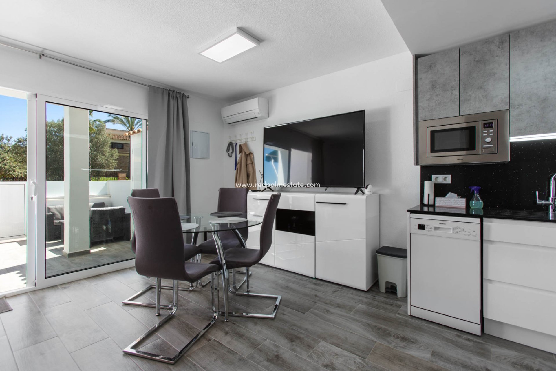 Återförsäljning - Radhus -
Torrevieja