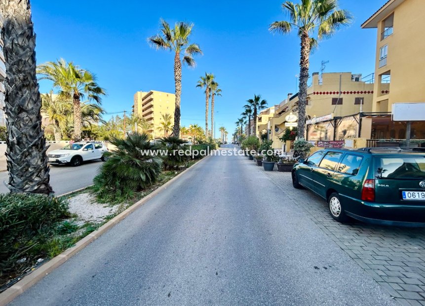 Återförsäljning - Radhus -
Torrevieja