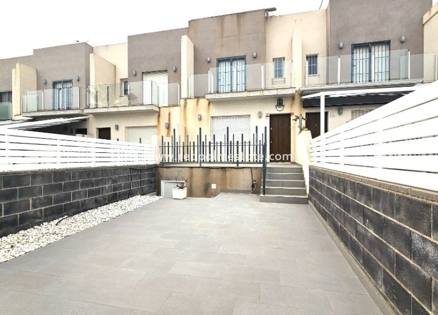 Återförsäljning - Radhus -
Torrevieja