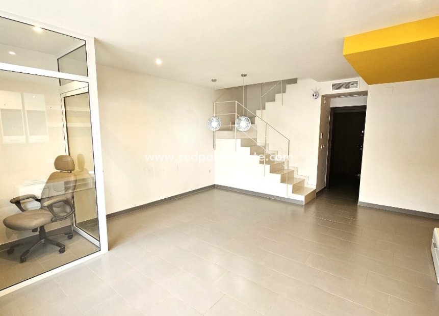 Återförsäljning - Radhus -
Torrevieja