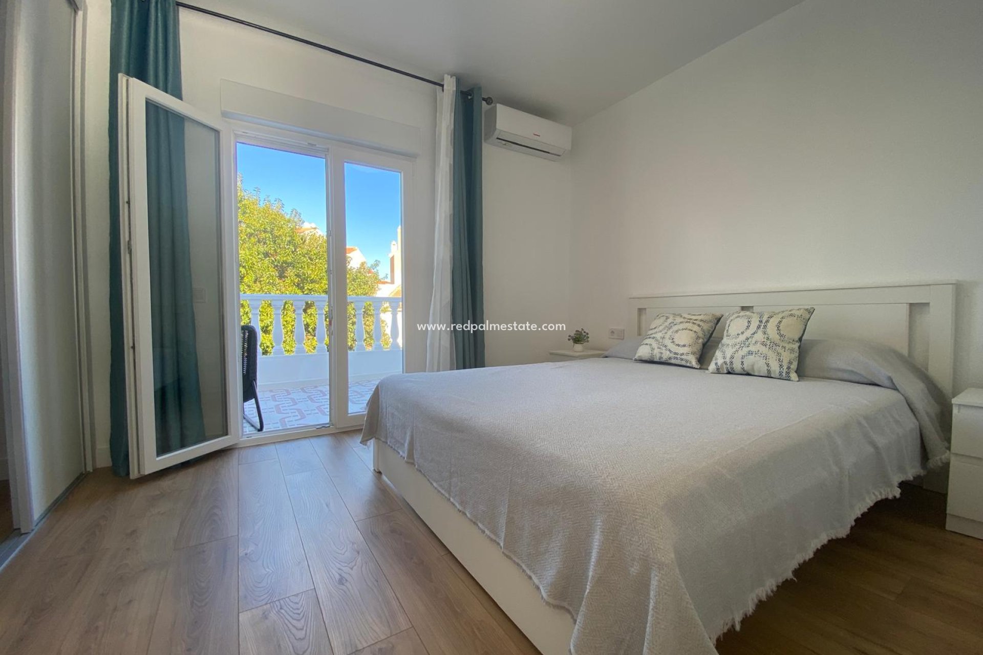 Återförsäljning - Radhus -
Torrevieja