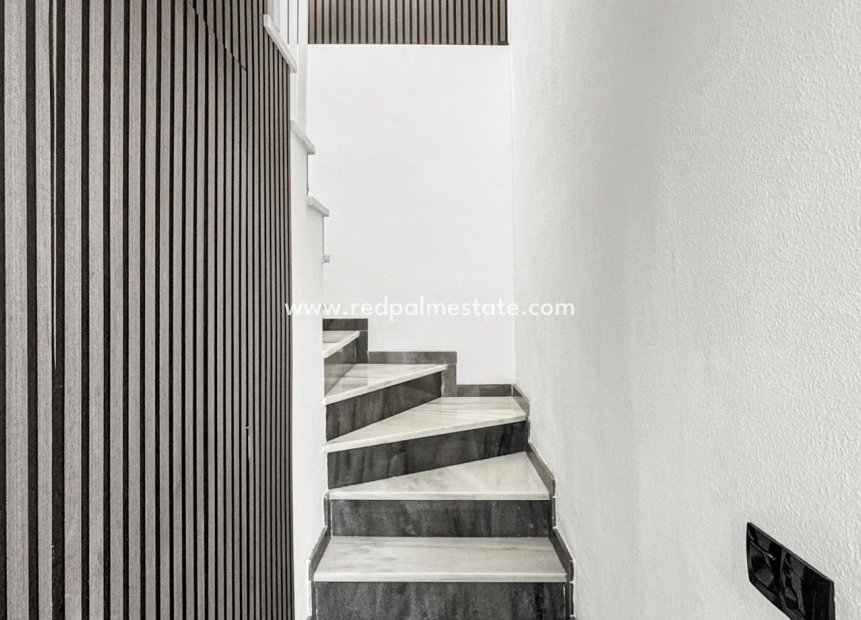 Återförsäljning - Radhus -
Torrevieja