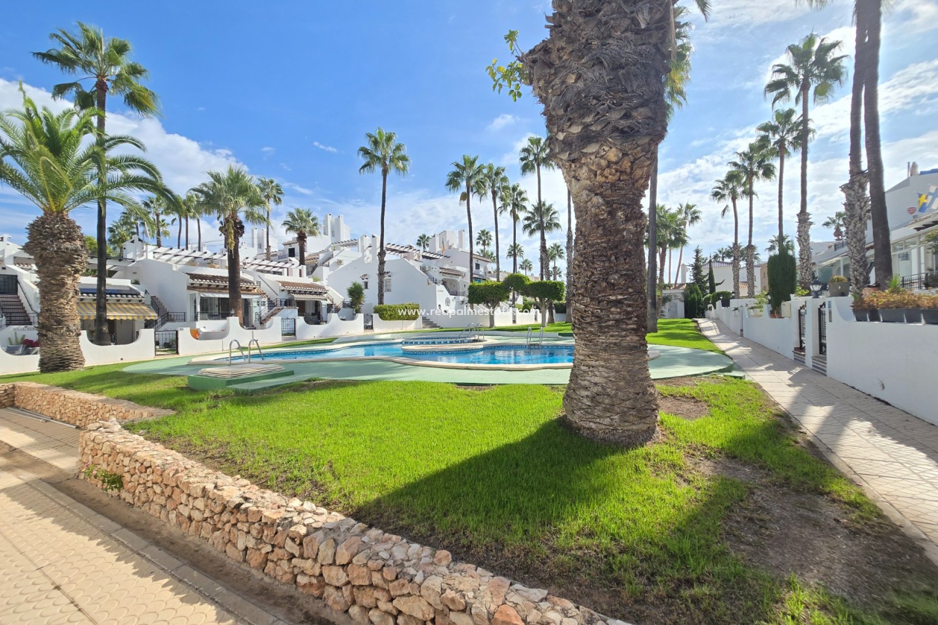 Återförsäljning - Radhus -
Villamartin * - Los Dolses *