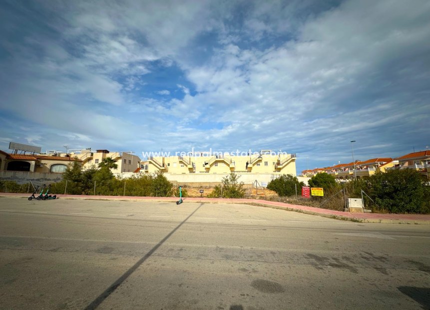 Återförsäljning - Stadsbyggnadstomt -
Orihuela Costa - Playa Flamenca