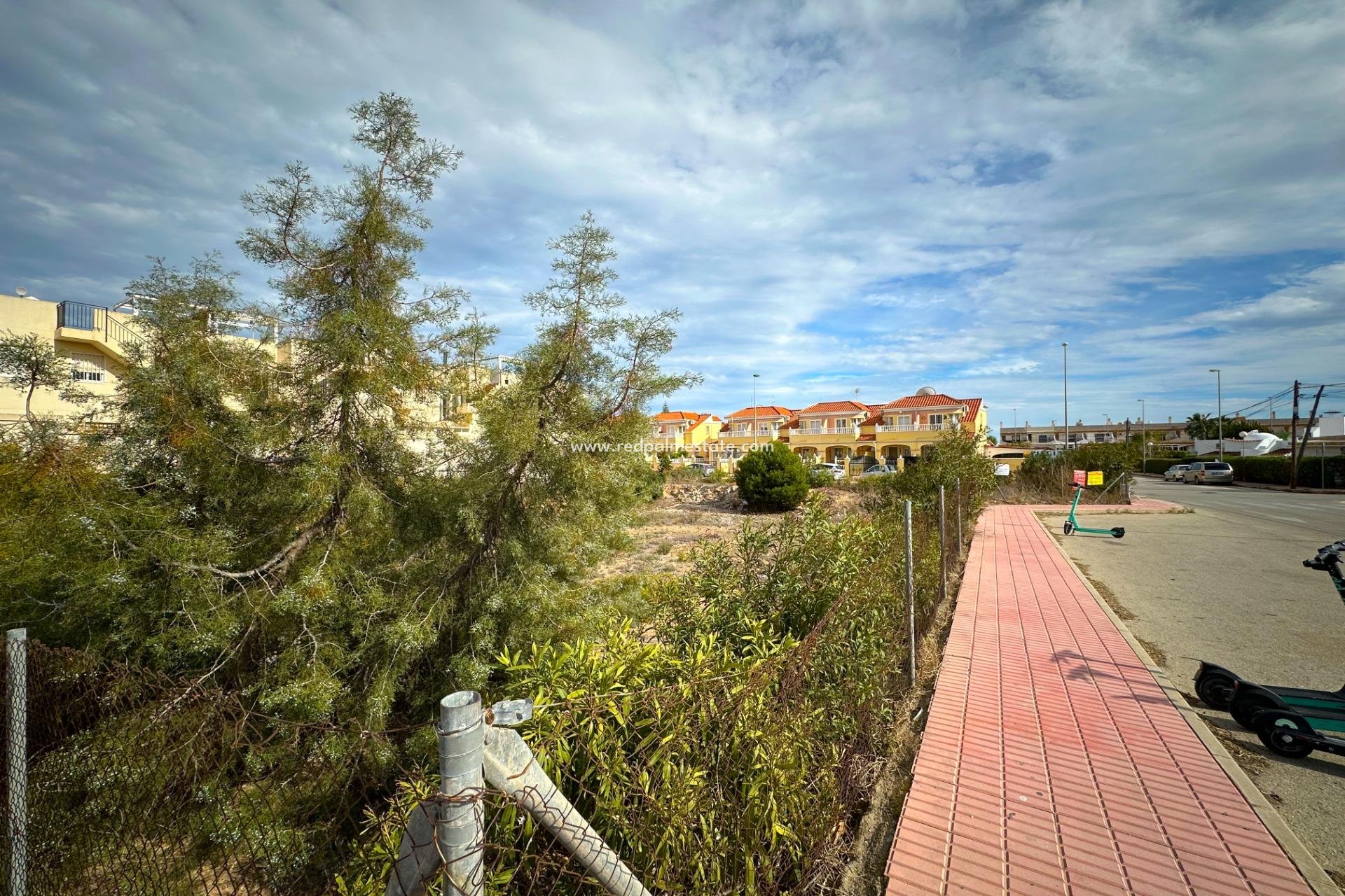 Återförsäljning - Stadsbyggnadstomt -
Orihuela Costa - Playa Flamenca