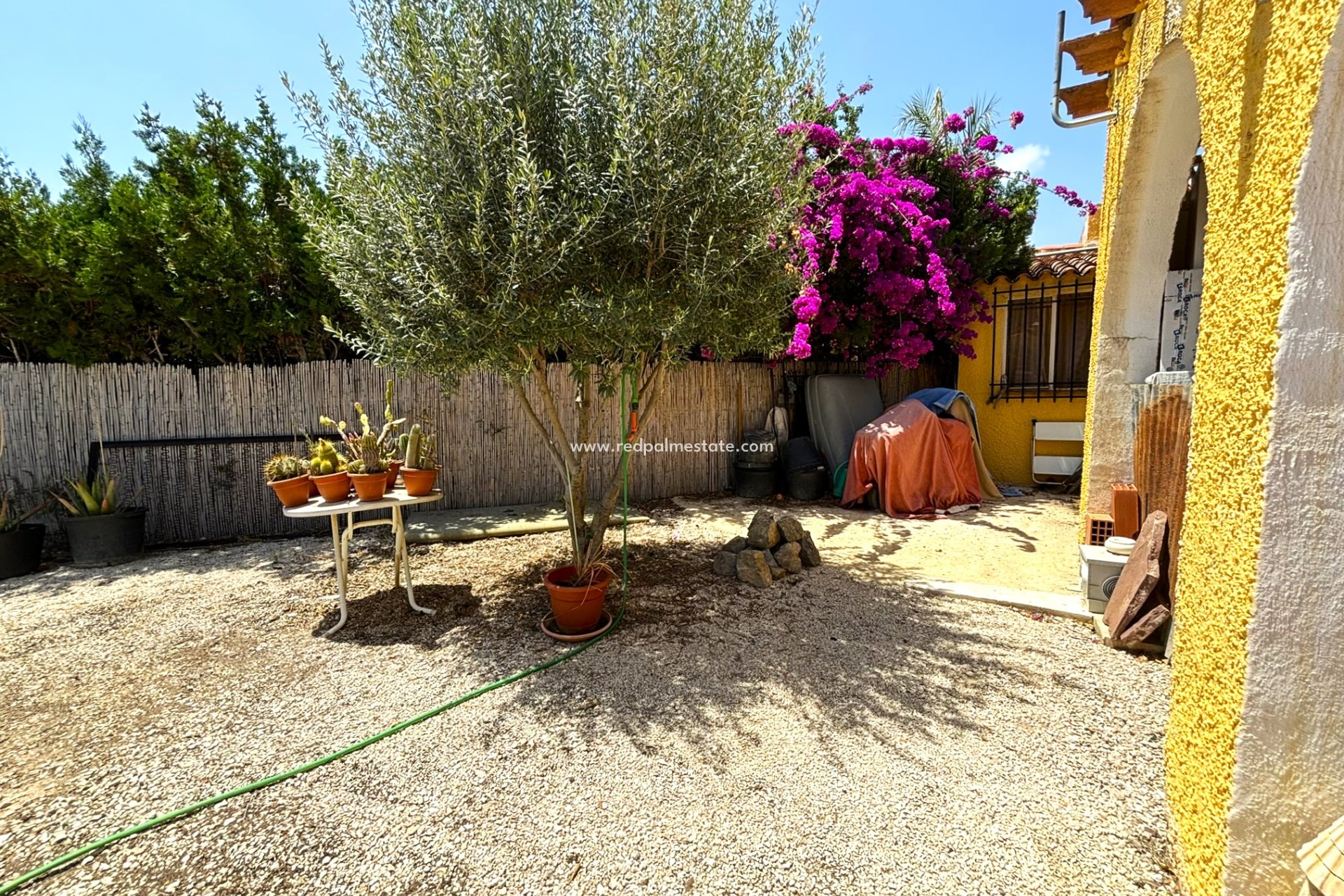 Återförsäljning - Stadshus -
Alfas del Pí - Costa Blanca