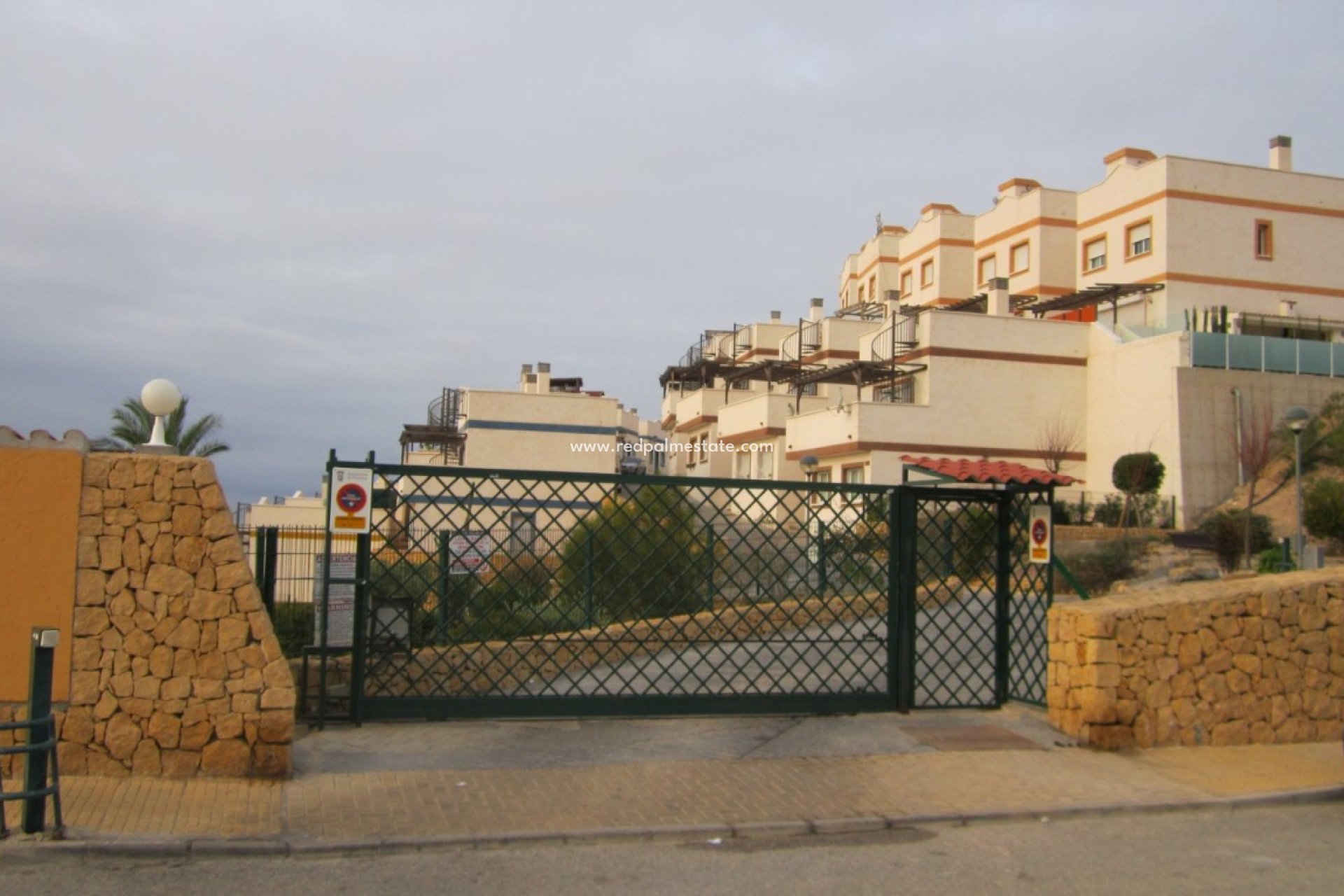 Återförsäljning - Stadshus -
Finestrat - Costa Blanca