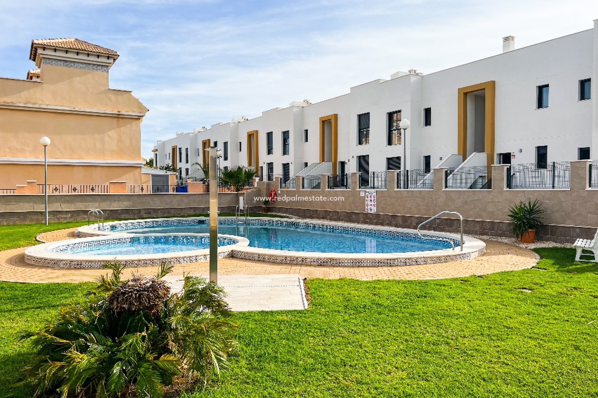 Återförsäljning - Stadshus -
Orihuela Costa - Villamartín