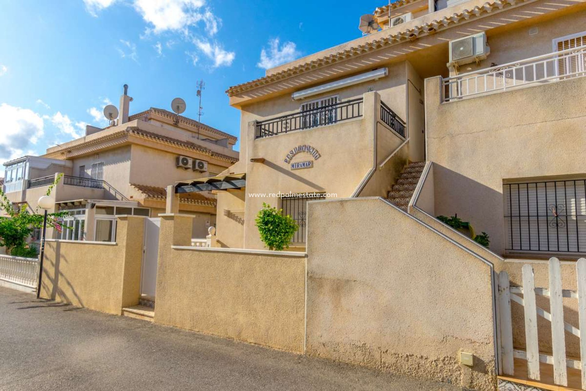 Återförsäljning - Stadshus -
Playa Flamenca - Costa Blanca