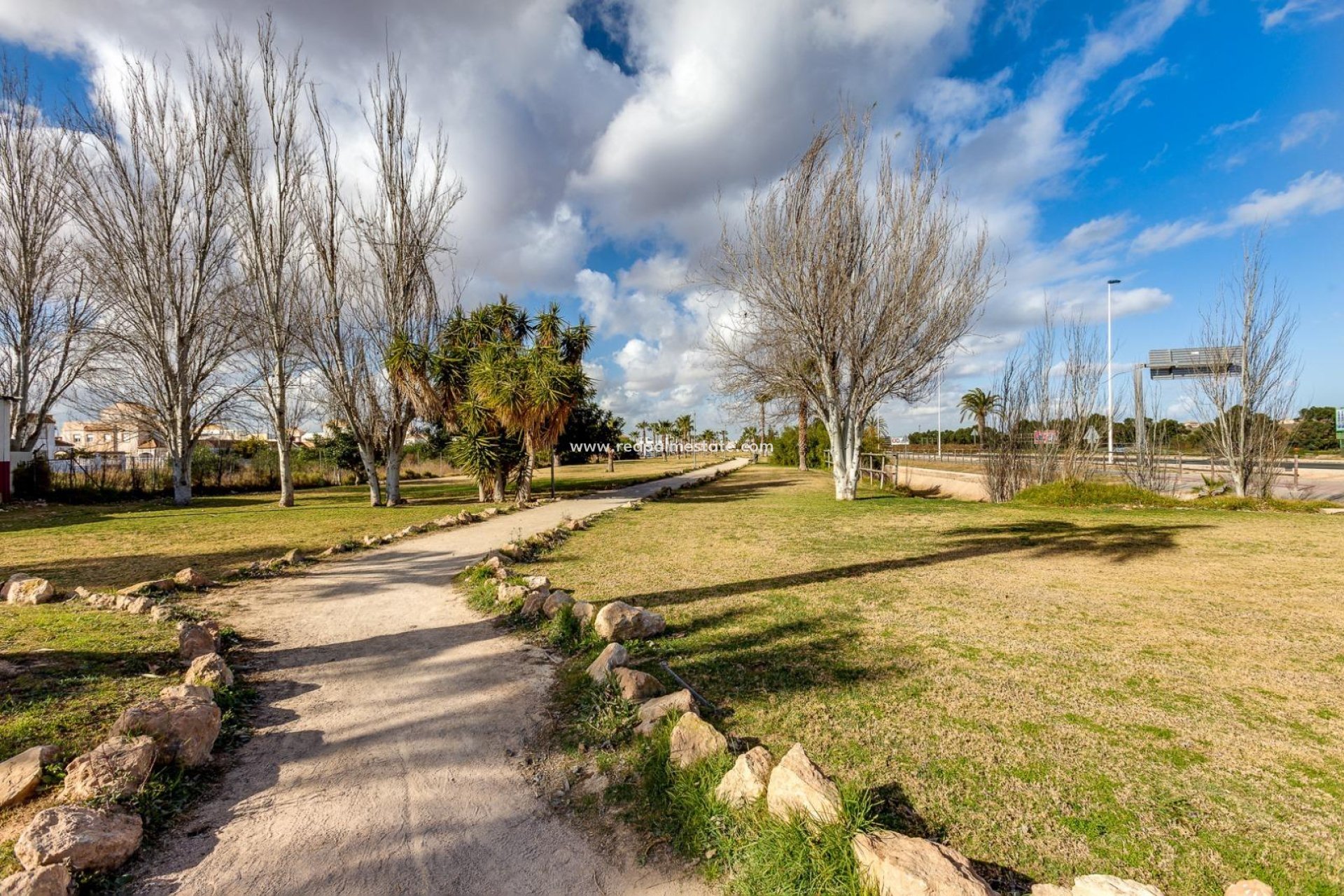 Återförsäljning - Stadshus -
Torrevieja - La Siesta - El Salado -  Torreta