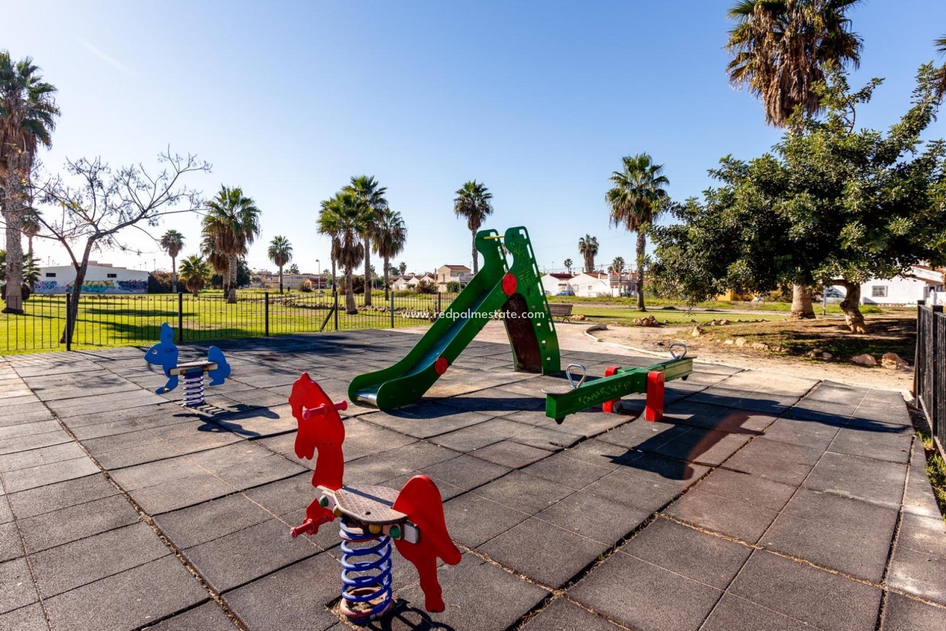 Återförsäljning - Stadshus -
Torrevieja - La Siesta - El Salado -  Torreta