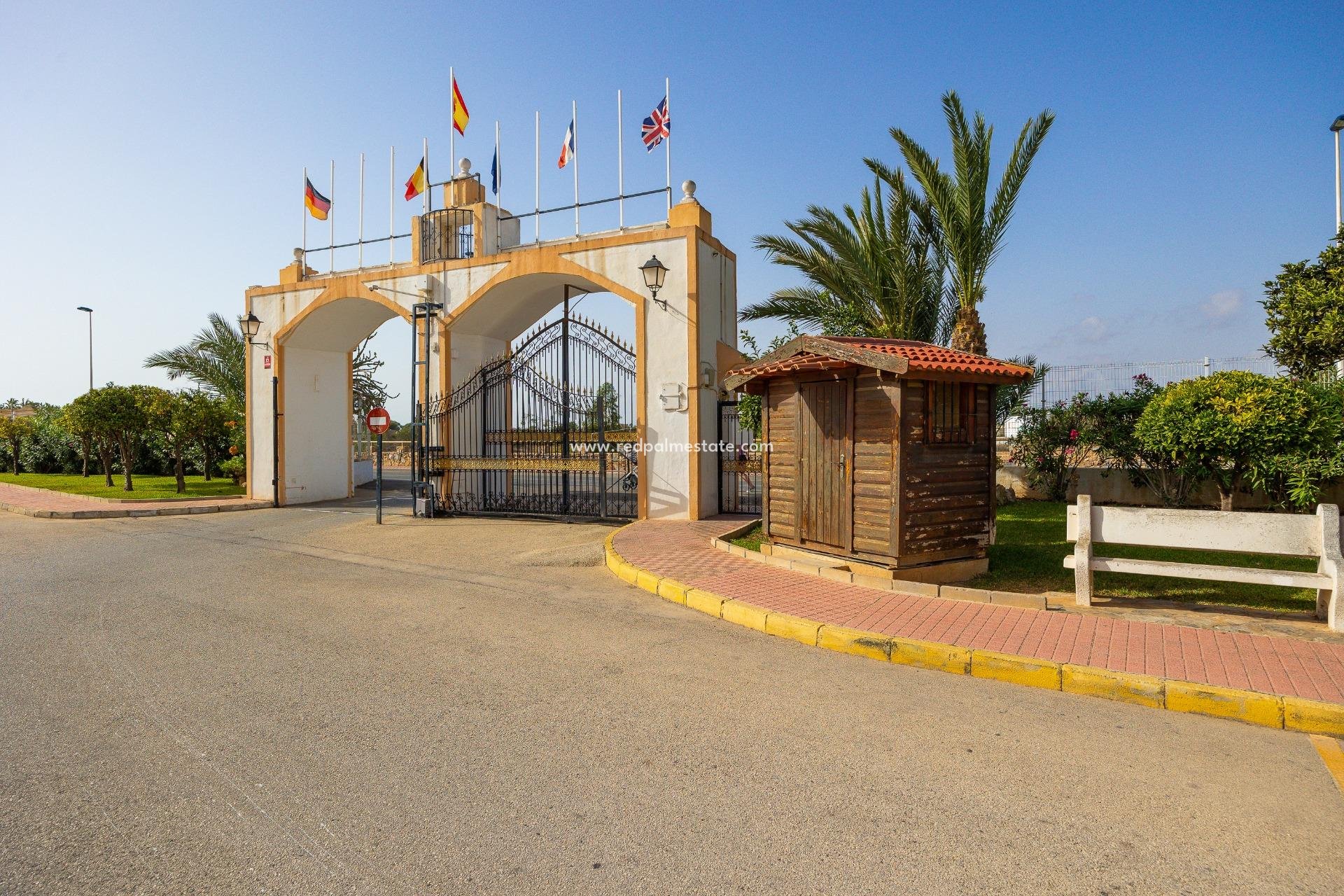 Återförsäljning - Stadshus -
Torrevieja - La Siesta - El Salado -  Torreta