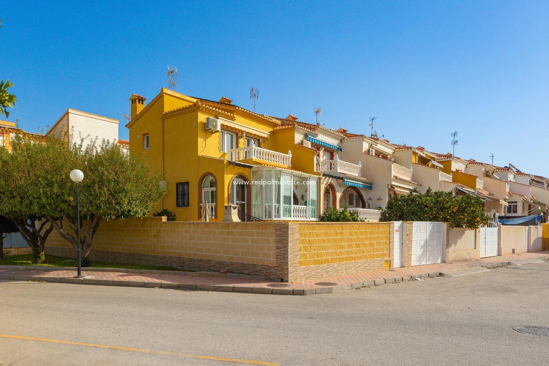 Återförsäljning - Stadshus -
Torrevieja - La Siesta - El Salado -  Torreta